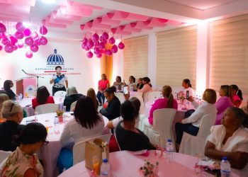 Autoridades participan en conferencia “Voces de Mujer” en conmemoración del Día Internacional de la Mujer en La Romana