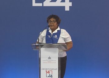 Madre soltera supera la adversidad y se gradúa como barbera en el programa Oportunidad 14-24