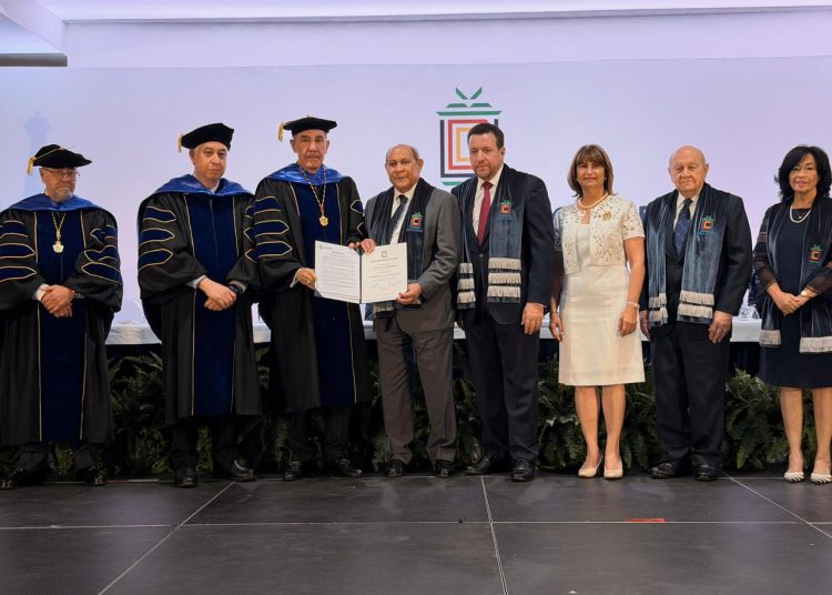 UNICARIBE gradúa a 218 nuevos profesionales y otorga doctorado Honoris Causa a Franklin García Fermín