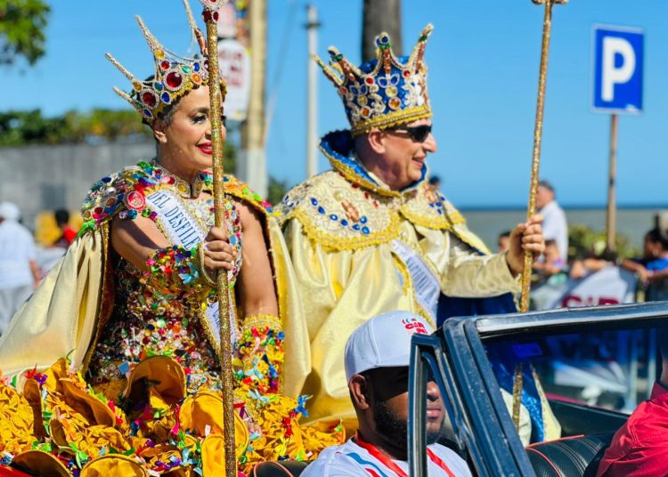 Con Zoila Luna y Mariano Hernández como reyes inicia el Desfile Nacional de Carnaval