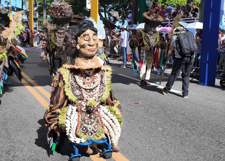 “Las limitaciones están en la mente”: expresa joven que desfiló en silla de ruedas en el Desfile Nacional de Carnaval