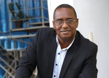 Manuel Nova presenta la novela histórica “Sable” sobre el asesinato de Orlando Martínez