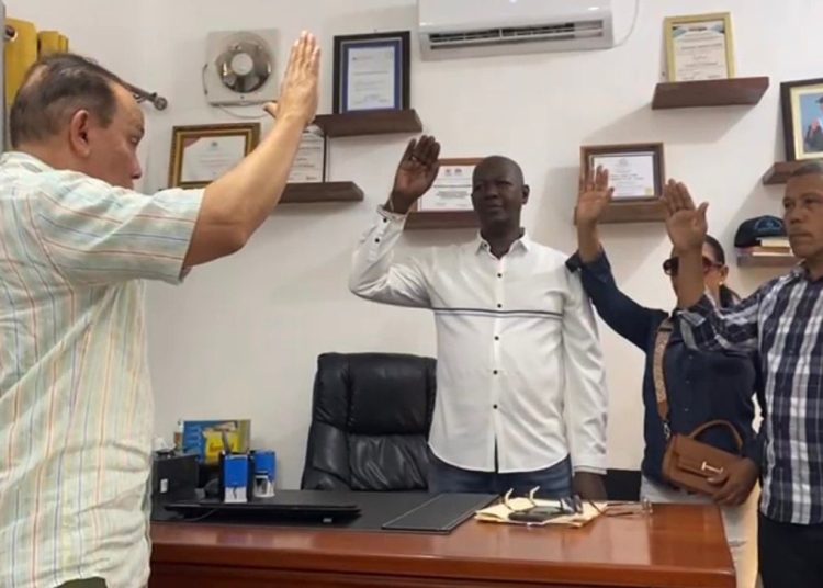 Juramentan en Fuerza del Pueblo al representante de las Mesas Comunitarias del Defensor del Pueblo en Samaná