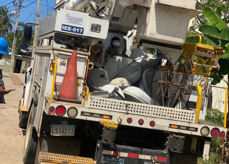 EDENORTE y Alcaldía de Sánchez ejecutan programa de reparación de luminarias en varios sectores