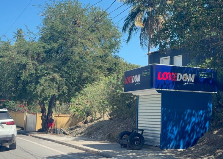 Lotedom instala banca de lotería cerca de un centro educativo en Punta Balandra