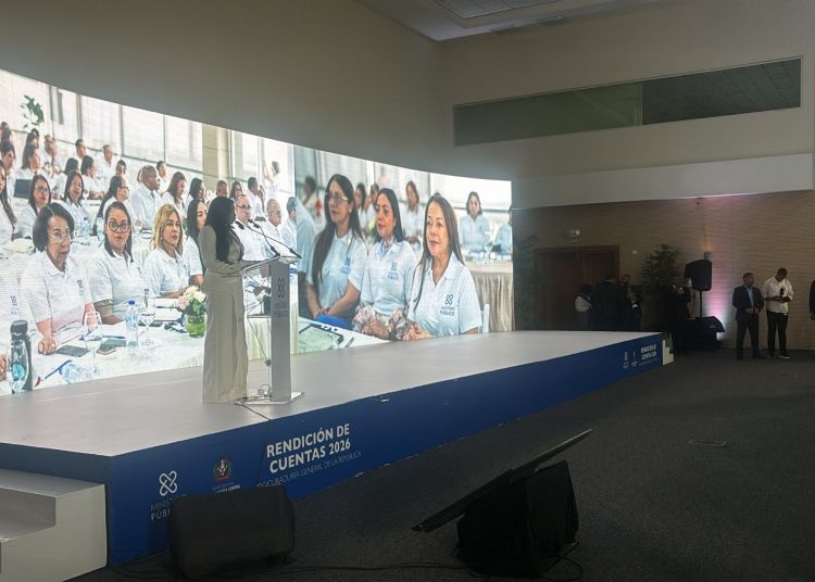 Yeni Berenice rinde cuentas en acto con presencia de autoridades del Estado