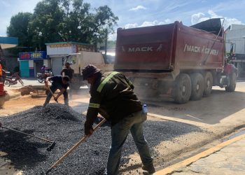 Autoridades ejecutan jornada de bacheo en El Limón previo a Semana Santa 2026