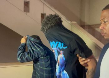 Conocerán este miércoles coerción contra “El Mosquito” y otro joven acusados de atracar mujer en pleno centro de Santiago