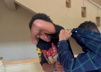 Aplazan por tercera vez coerción contra “El Mosquito” y otro joven acusados de atracar a mujer en pleno centro de Santiago