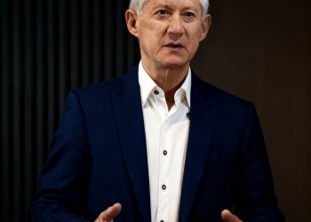 Economista Ng Cortiñas advierte limitaciones fiscales ante alza del petróleo y riesgos inflacionarios