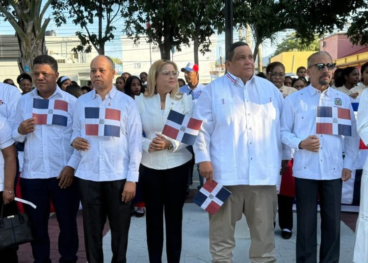 Autoridades educativas encabezan actos conmemorativos por la Batalla del 19 de Marzo en Azua