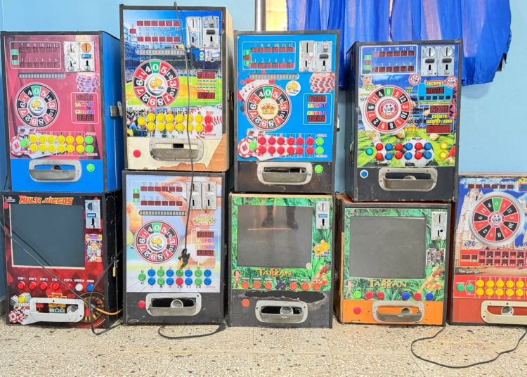 Policía Nacional incauta máquinas tragamonedas ilegales durante operativo en La Vega