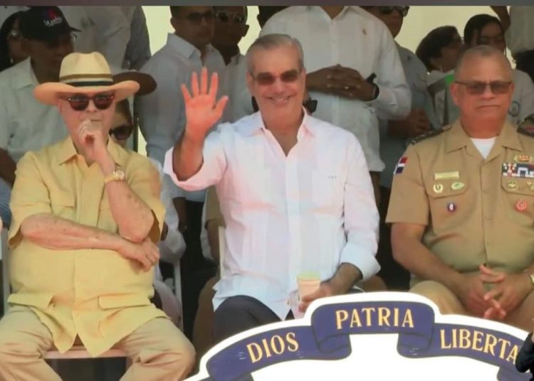 Abinader y Mejía encabezan desfile cívico-militar en Azua por el 182 aniversario de la Batalla del 19 de Marzo