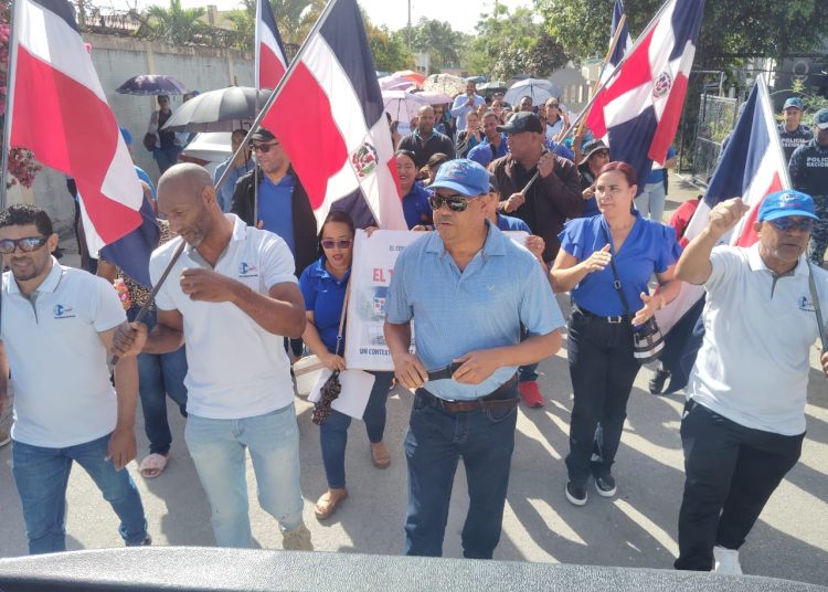 Profesores marchan en Arenoso en reclamo de mejoras laborales y condiciones escolares