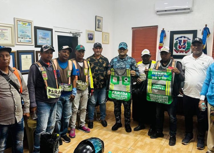 Motoconchistas de Monseñor Nouel procuran fortalecer vínculos con la Policía Nacional en encuentro institucional