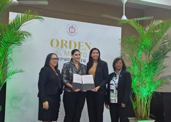 Jueza Dajabonera Maritza Marisol Reynoso recibe el premio Orden al Mérito Judicial