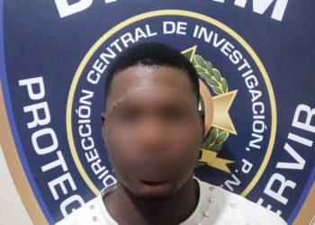 Policía Nacional apresa joven en flagrante delito con dólares presumiblemente falsos en Constanza