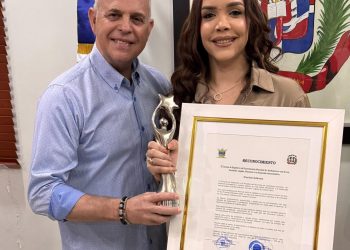 Jarabacoa reconoce a Claribel Adames «La Loba», por ganar como Locutora del Año en los Premios Soberano 2026