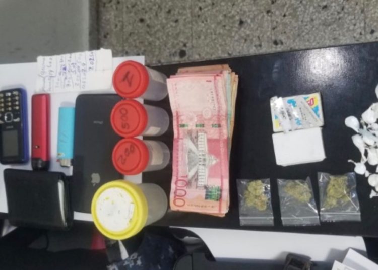 Policía Nacional ocupa drogas, dinero y objetos ilícitos durante intervención preventiva