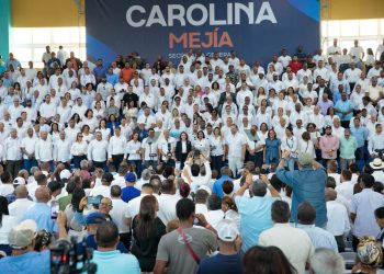 Carolina reafirma fortaleza con masivo acto de apoyo mientras rinde cuentas como secretaria general
