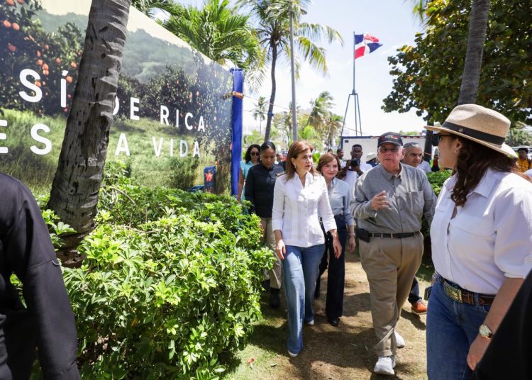 Raquel Peña visita la Feria Agropecuaria Nacional en su último día, previo a su clausura esta noche