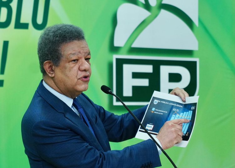 Leonel Fernández critica respuesta del Gobierno ante alza del petróleo y advierte que la población “no aguanta más presión económica”