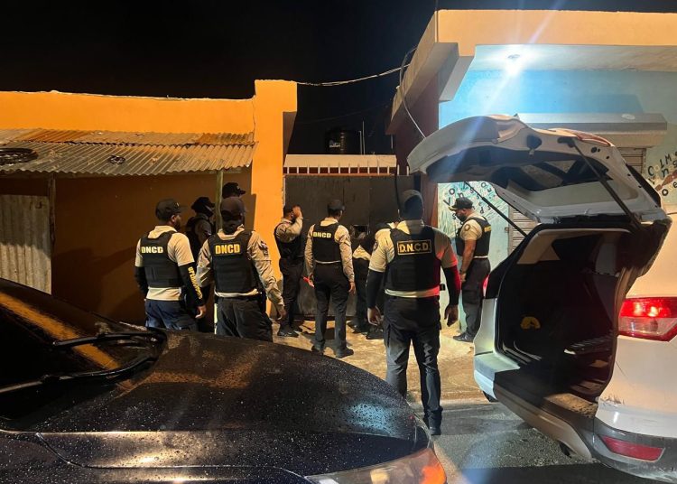 Operativo en Higüey decomisa más de 7,500 gramos de drogas, armas y dinero