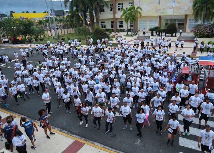Caminata por la salud reúne a más de 800 personas en aniversario del CURCE-UASD Bonao