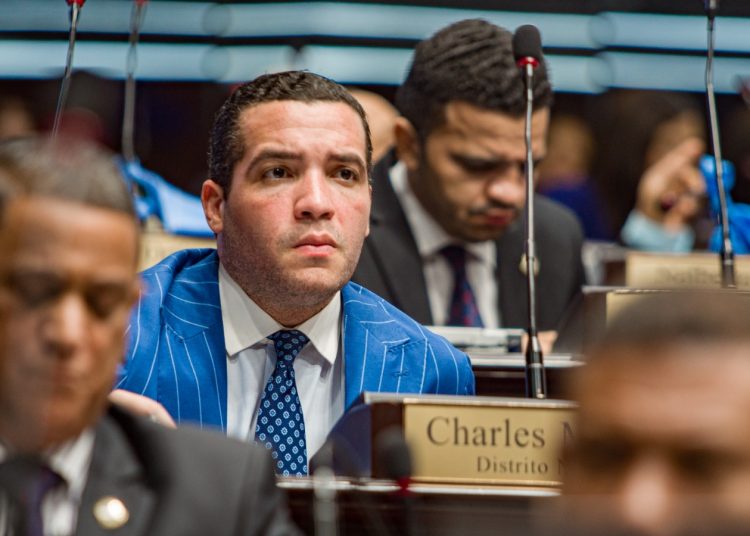 Charlie Mariotti Paz cuestiona a Abinader y pide que el Gobierno asuma sacrificios ante crisis de combustibles