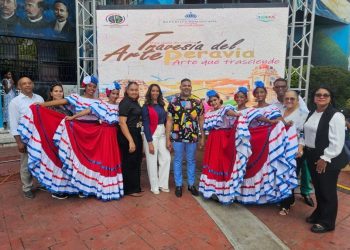 Baní acoge 8va Gala de Arte del Distrito Educativo 03-04