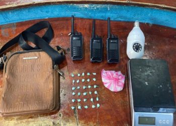 Policía Nacional ocupa drogas cámaras, balanza y radios de comunicaciones durante intervención en La Vega