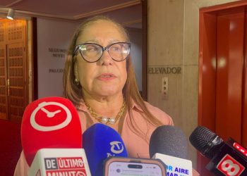Rosa Santos cuestiona caminata contra exploración minera en Santiago y pide “reflexionar” por costo del combustible