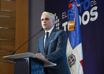 Ministro de Educación participará en cumbre global de la Unesco sobre transformación digital y equidad