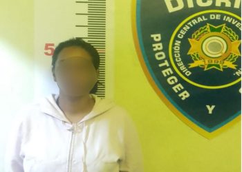 Policía Nacional apresa mujer con orden de arresto por delito electrónico en La Vega