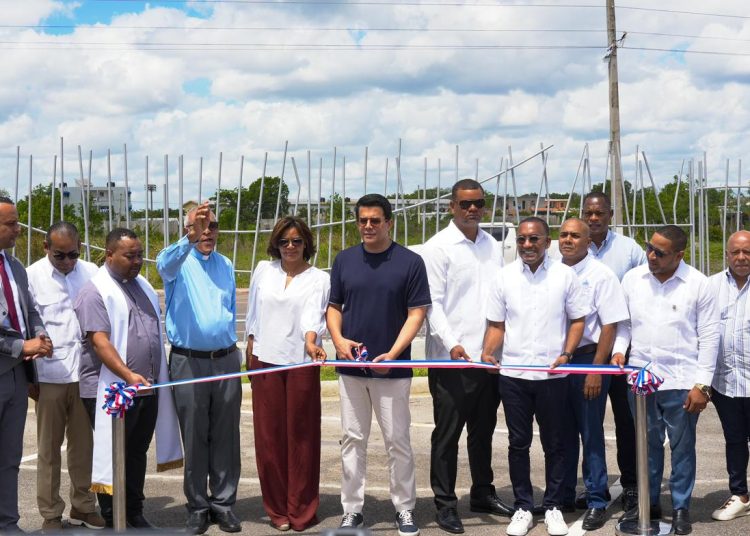 David Collado inaugura verja perimetral del Santuario Santo Cristo de los Milagros en Monte Plata