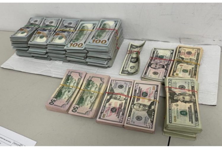 Aduanas detecta pasajero que intentó ingresar 350 mil dólares sin declarar