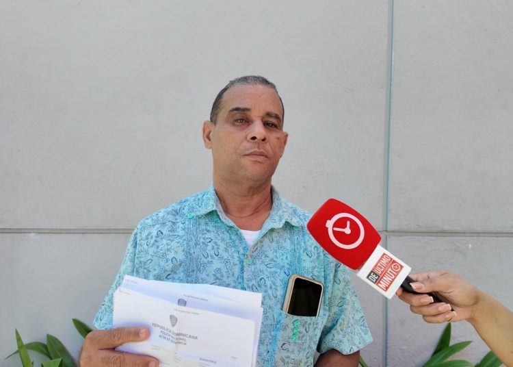 Denuncian menor que mantiene en zozobra residencial en SDE; habría robado motor sustento de familia  