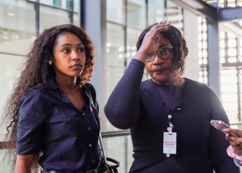 Hermana de joven hallada en cisterna denuncia amenazas y exige justicia durante audiencia en SDE