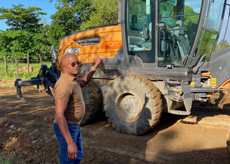 Gabriel Marte impulsa trabajos viales en comunidades de Boyá