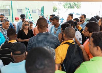 Carolina Mejía supervisa trabajos realizados en el parque V Centenario y su entorno en Villa Juana