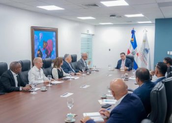 Gobierno se reúne con representantes del comercio de provisiones ante crisis internacional