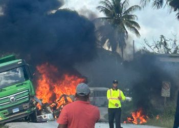 Colisión e incendio de vehículo en La Altagracia deja un muerto y un herido en carretera Otra Banda–Verón