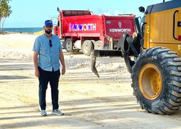 Alcalde Junior Peralta supervisa avances en el malecón de Nagua y valora inversión en la obra