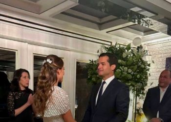 Omar Fernández contrae matrimonio en ceremonia íntima