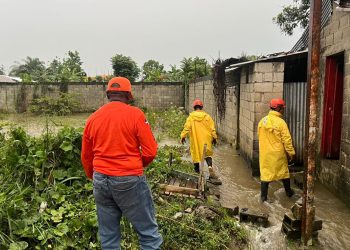 Fuertes lluvias causan inundaciones, daños a viviendas y mantienen en alerta a Monte Plata