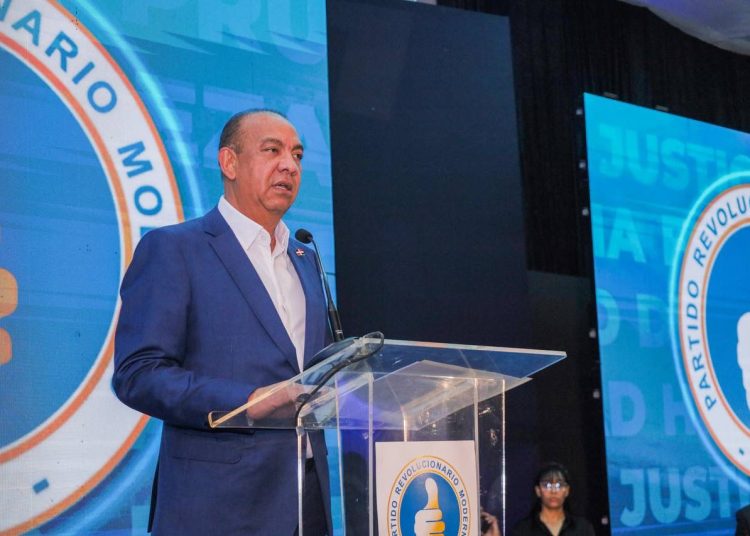 Deligne Ascención resalta fortalezas de RD frente a incertidumbres globales