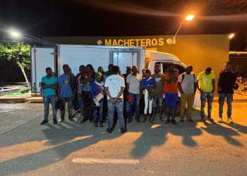 Detienen conductor de camión por transportar haitianos indocumentados en Mao, Valverde