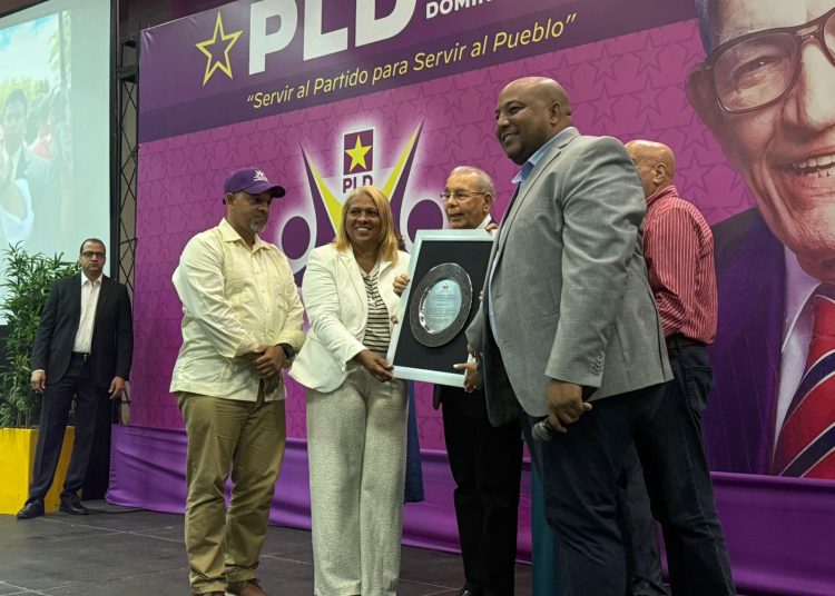 PLD reconoce legado social de Danilo y Margarita en celebración del Día de las Juntas de Vecinos