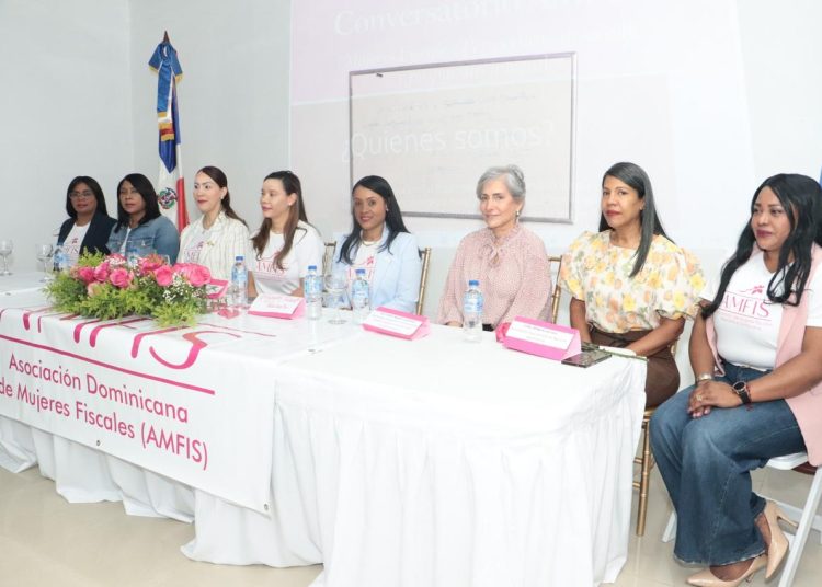 AMFIS realiza conversatorio «Mujeres Fiscales: Perspectivas, desarrollo y propuestas integrales» para fortalecer liderazgo femenino y programas sociales