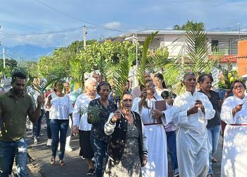 Capilla Nuestra Señora de la Altagracia celebra Domingo de Ramos con fervor en Caño Grande, Bonao